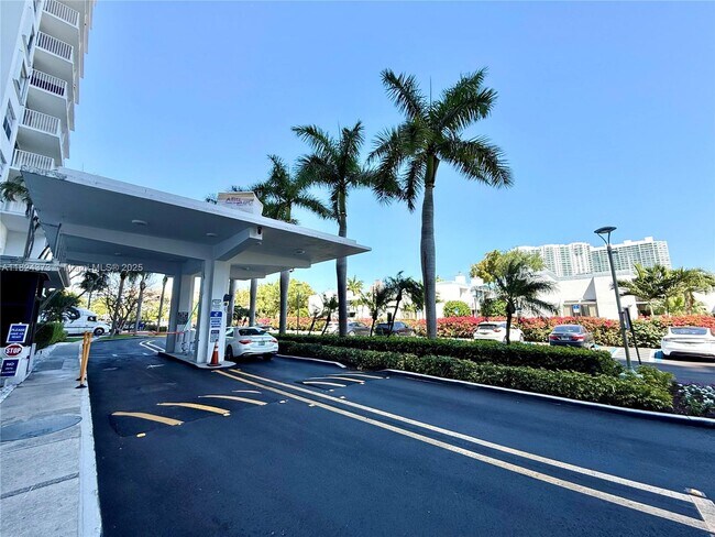 Foto del edificio - 2851 NE 183rd St