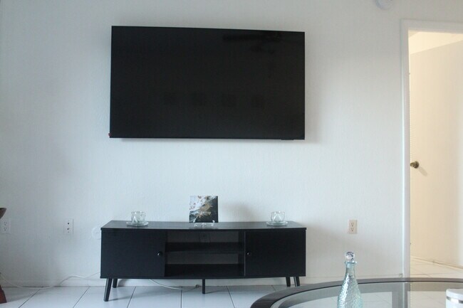 Foto del edificio - 4156 Inverrary Dr