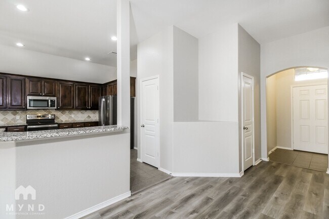 Building Photo - 649 Minkel Dr