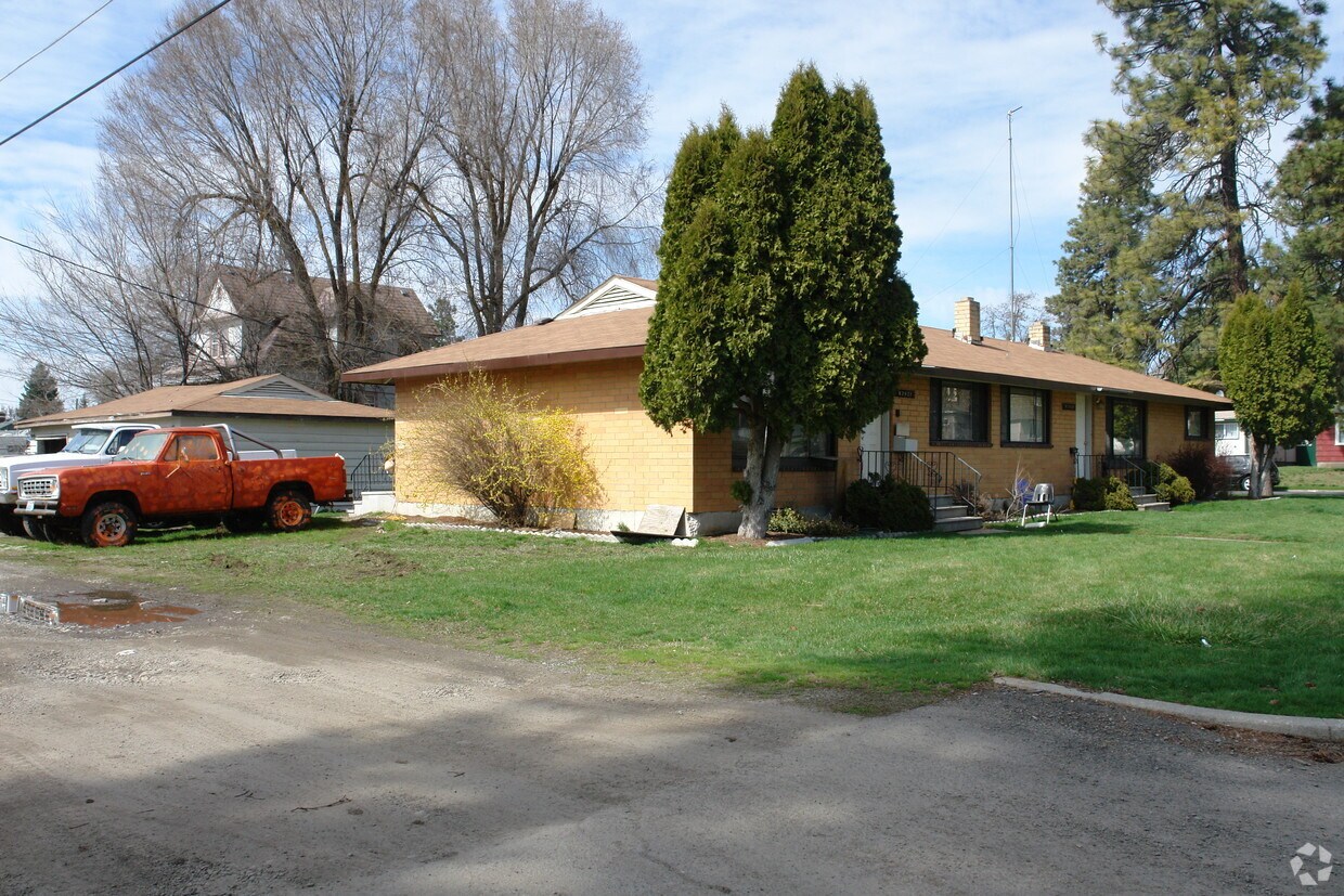 Building Photo - 2103-2111 W Cleveland Ave