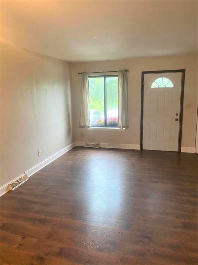 1421 Oakes Rd Unit 5, Mount Pleasant, WI 53406 Condo for Rent in