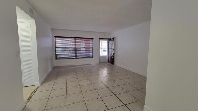 Building Photo - 3712 N University Dr