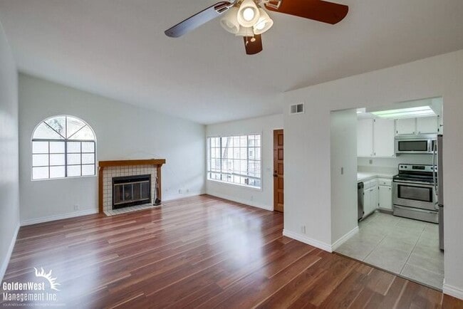 Building Photo - Beautiful 2Bdm 2Ba Condo in La Jolla Colon...