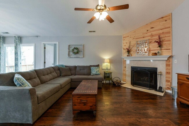 Foto del edificio - Welcome to your future home in Branson, MO!