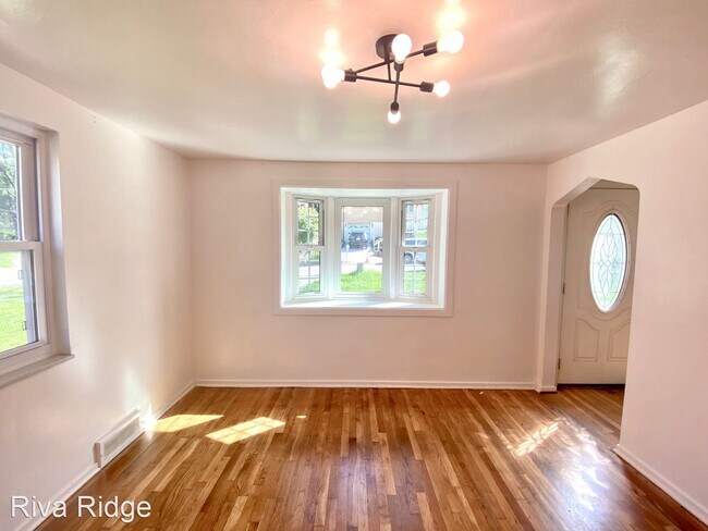Building Photo - 3 br, 1 bath House - 9257 Valley Street