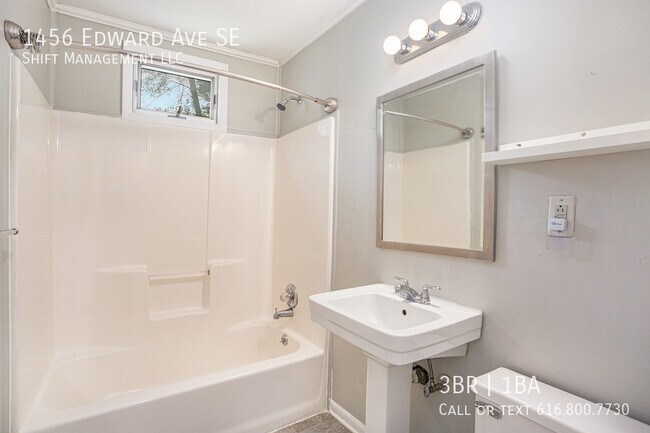 Foto del edificio - 1456 Edward Ave SE