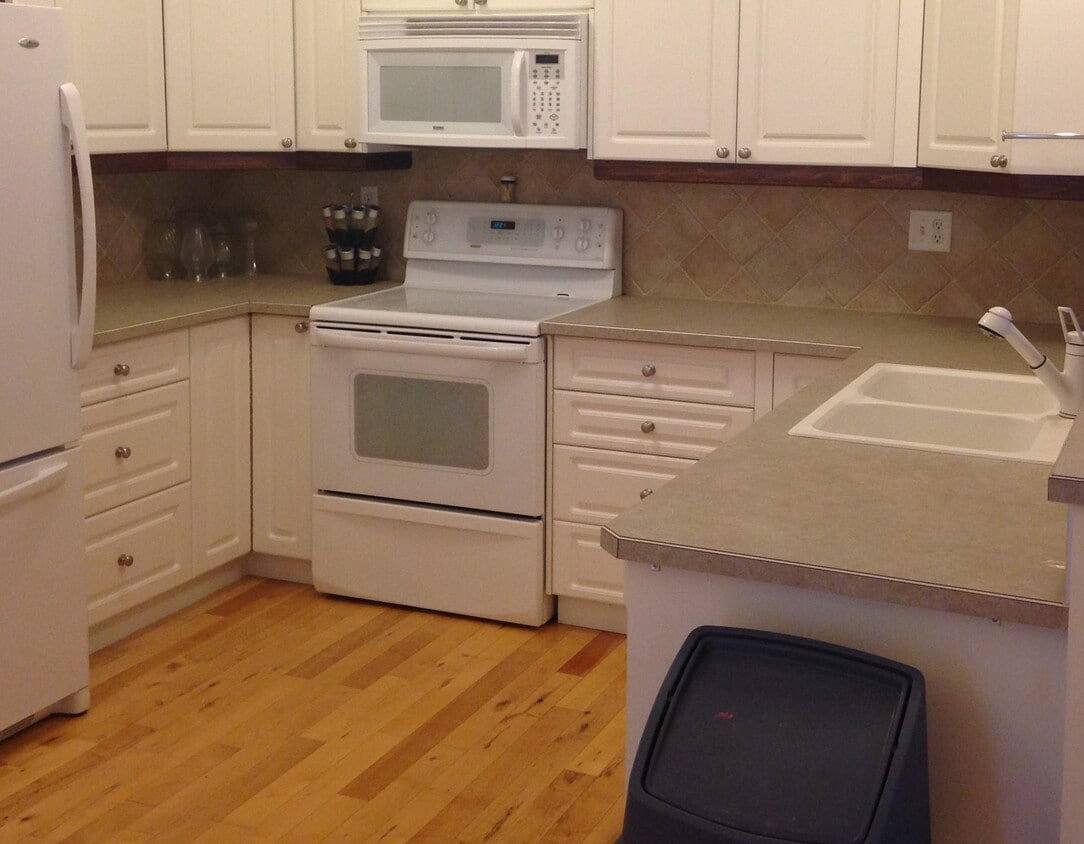 Building Photo - 4 Bed 2.5 Bath Unit in Didsbury, AB