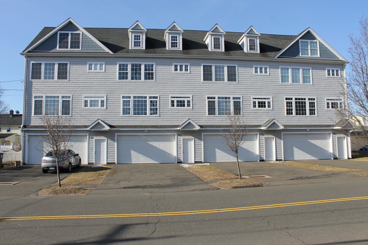 149 Brentwood Ave, Fairfield, CT 06825 Townhome Rentals in Fairfield