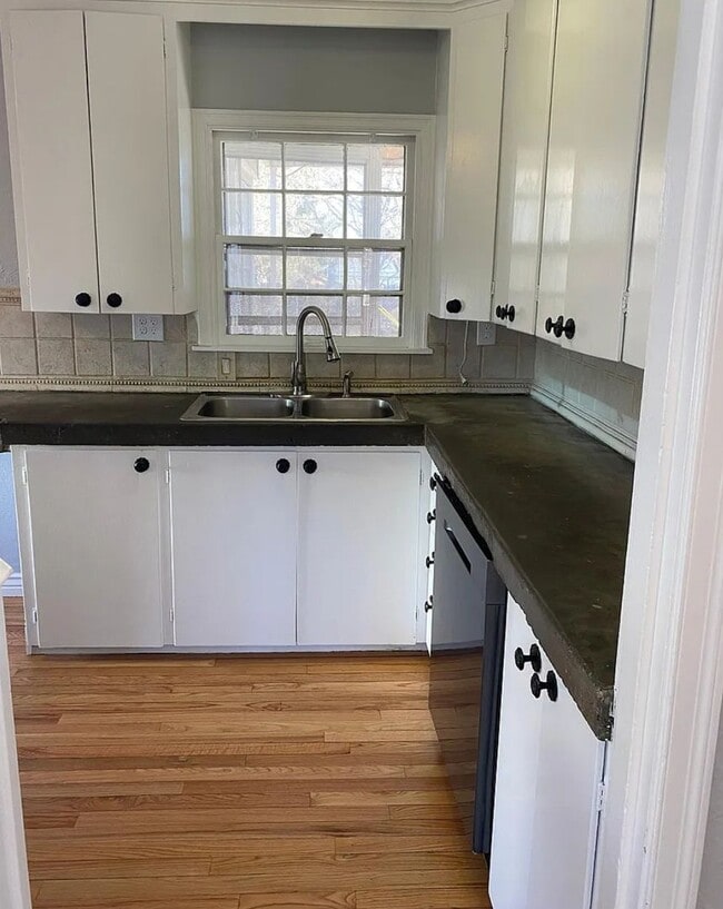 Foto del edificio - Well Maintained 4 Bedroom Home with Beautiful Yard, Kennewick, WA $2,150/month