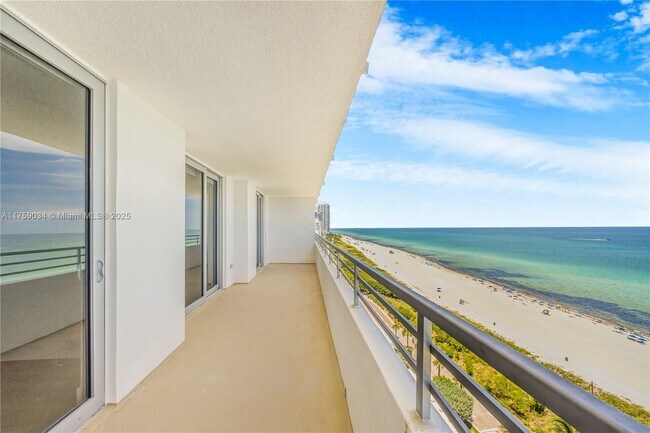 Foto del edificio - 5555 Collins Ave