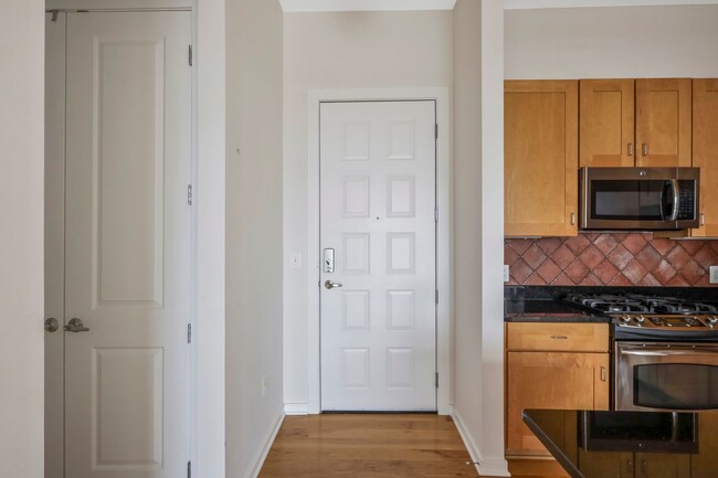 Building Photo - 1bd available at Arlington's sought after ...
