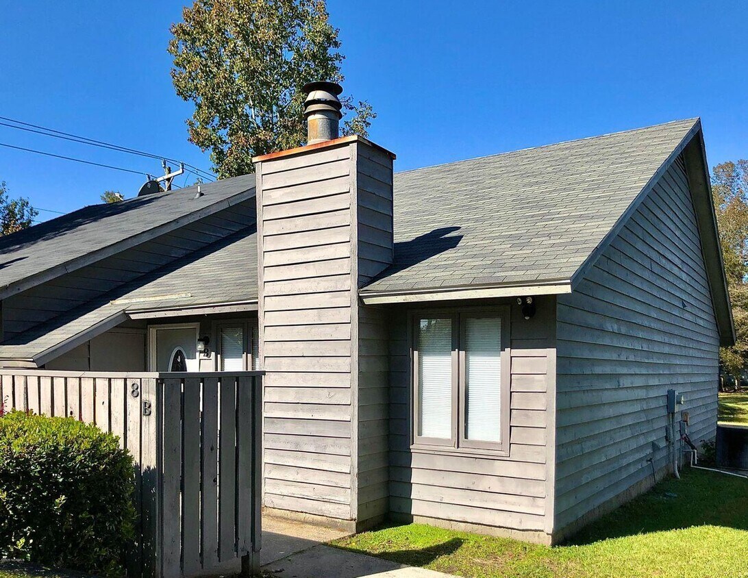 Primary Photo - 8 Mulberry Ln