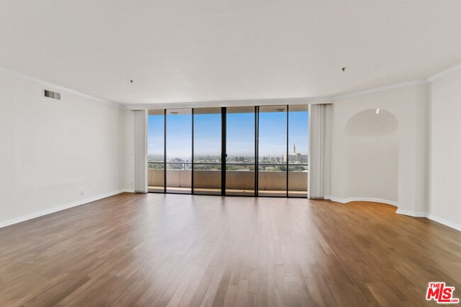 Building Photo - 10660 Wilshire Blvd