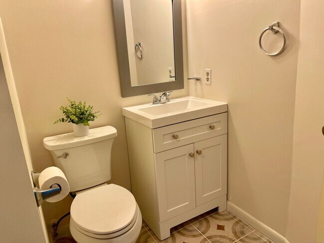 Foto del edificio - 300 Brittany Farms Rd