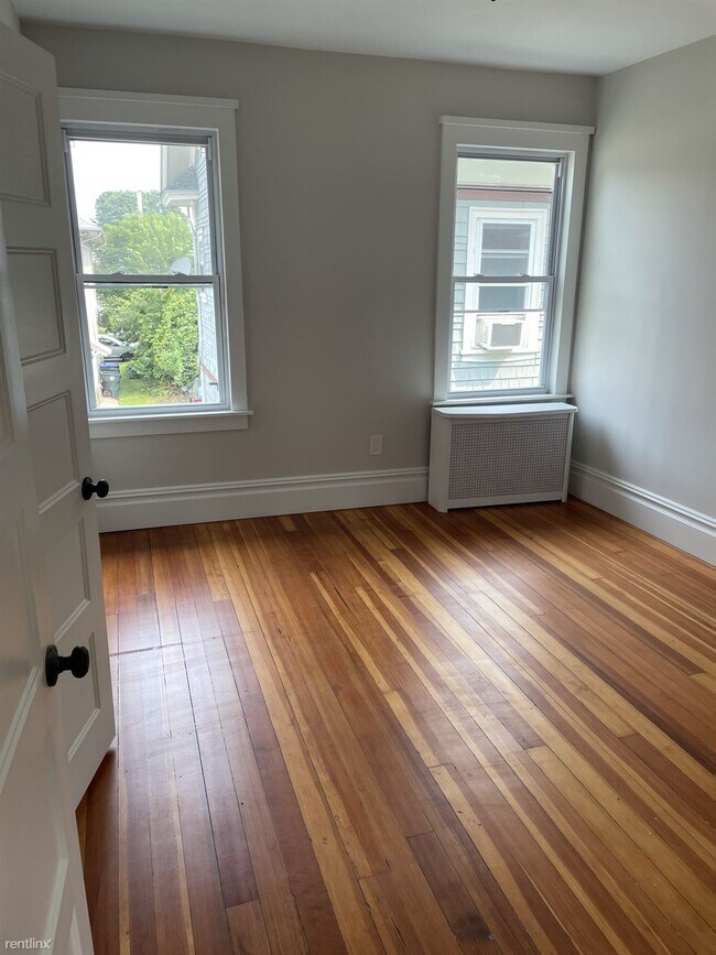 Building Photo - 3 br, 1 bath Duplex - 1018 Hope Street 1