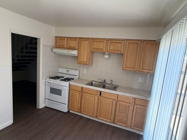 Foto del edificio - 4704 Planz Rd