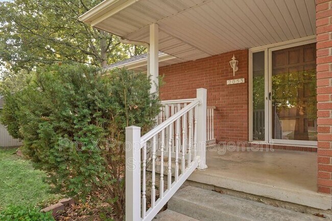 Foto del edificio - 2053 S Hillcrest Ave