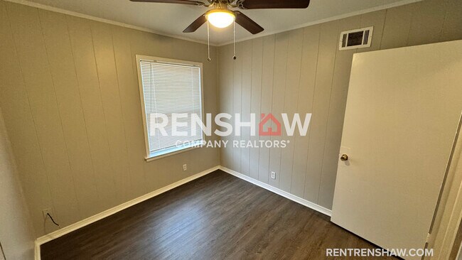 Foto del edificio - 1379 Rolling Hills Dr