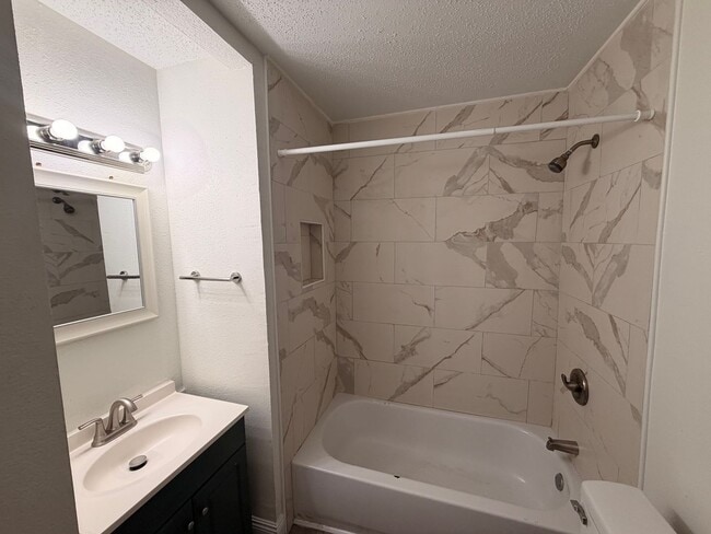 Building Photo - 1538 Mansfield Dr