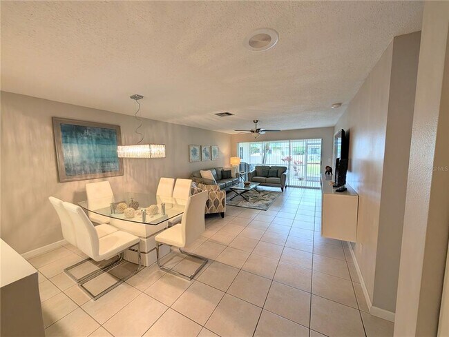 Foto del edificio - 6896 W Country Club Ln