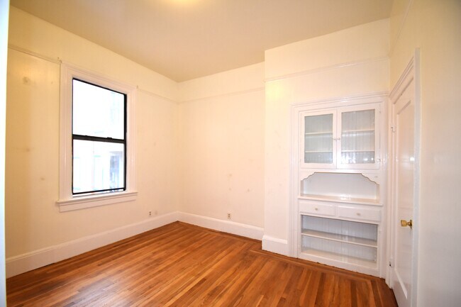 Building Photo - 1281 S Van Ness Ave