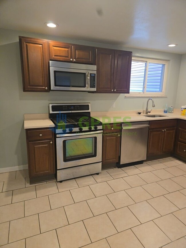 Building Photo - 119 E Sherman St