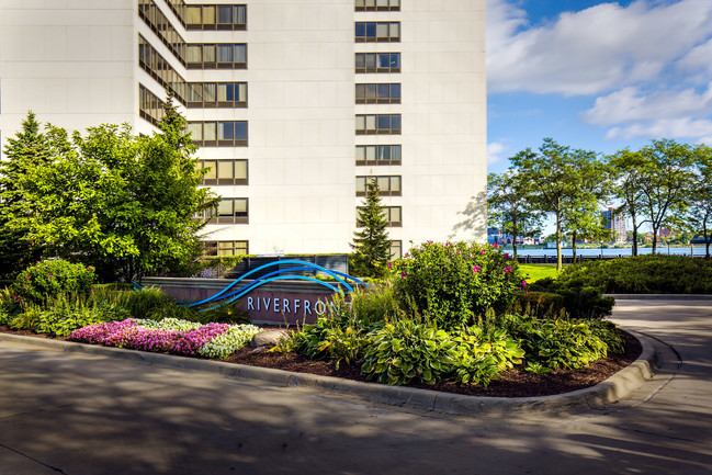 Building Photo - Riverfront Towers