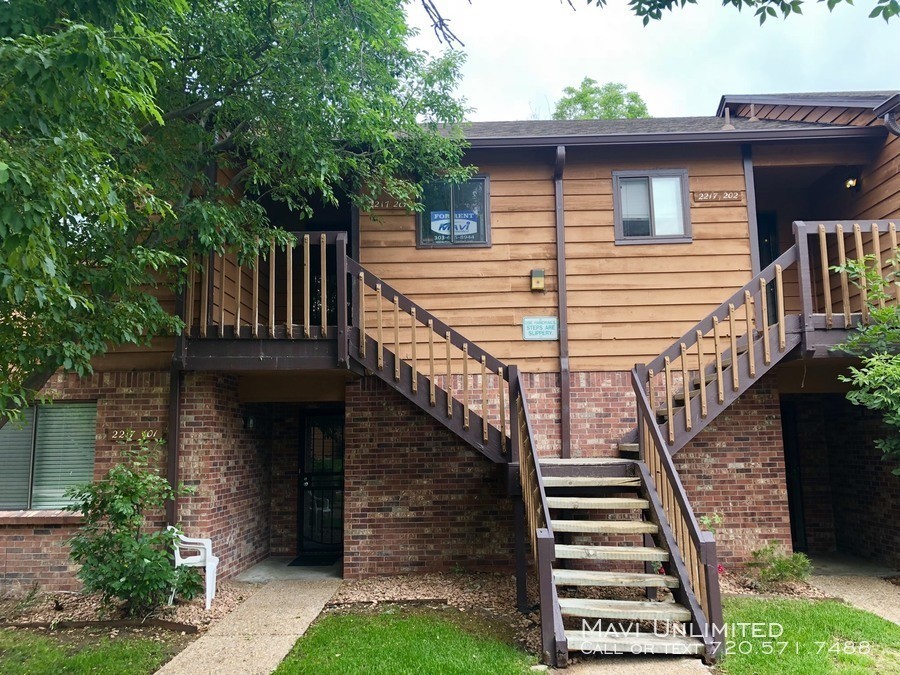 Primary Photo - 2217 S Buckley Rd