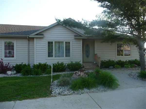 Building Photo - 132 E Brown St