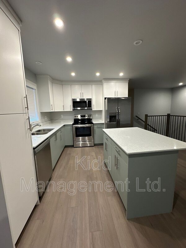 Building Photo - 6936 Langer Crescent