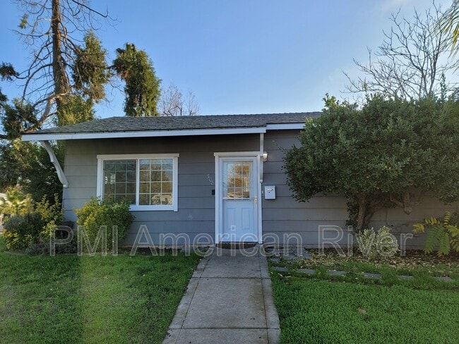 Building Photo - 1002 Circuit Dr