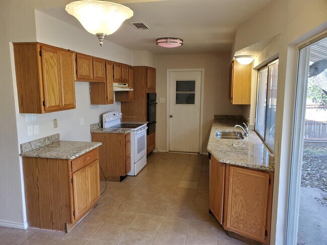 Foto del edificio - 1813 Cottonwood St