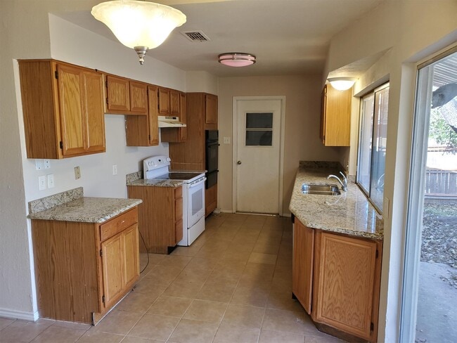 Photo - 1813 Cottonwood St House