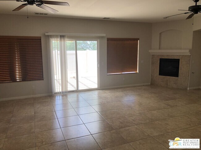 Foto del edificio - 8758 Silver Star Ave