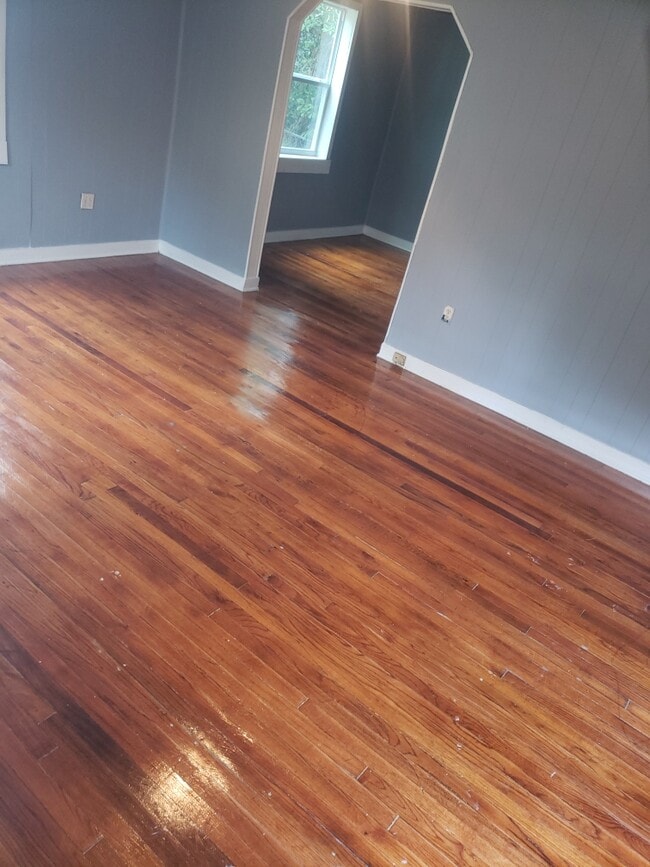 Building Photo - 2204 Sweet Briar Dr