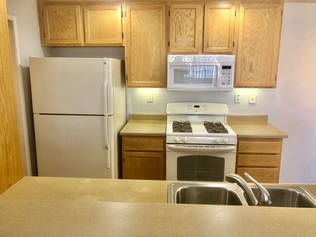 Building Photo - 2 Bed/2 Bath Otay Ranch