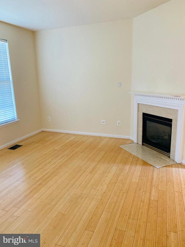 Building Photo - 14282 Hampshire Hall Ct