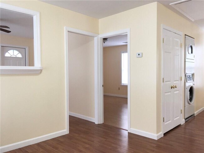 Building Photo - 1037 Cass Ave
