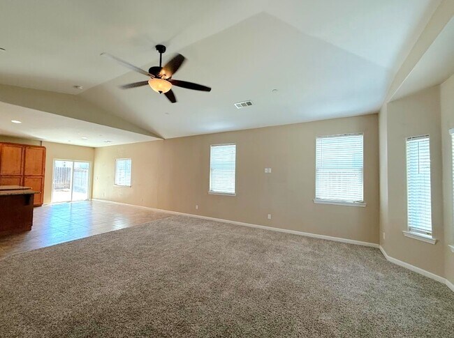 Foto del edificio - 4032 Wood Creek Ct