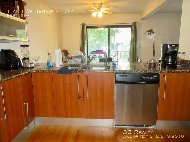 Foto del edificio - 1711 W Jarvis Ave