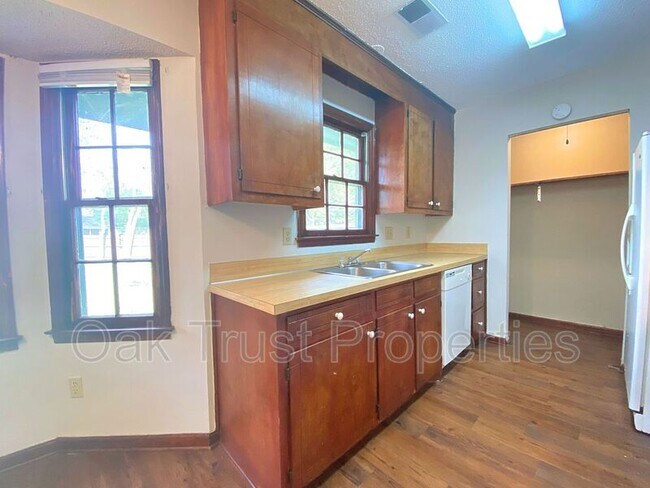 Building Photo - 103 Chickesaw Ct