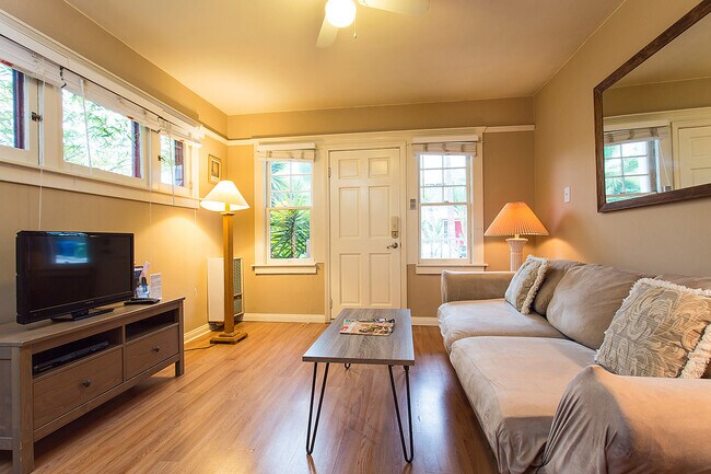 LIVINGROOM - 1762 Vista Del Mar Ave