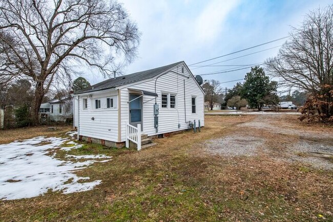 Foto del edificio - Cozy 2/1 with large backyard