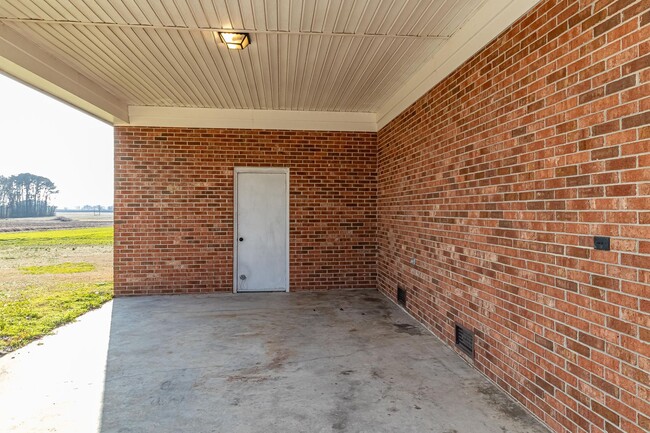 Building Photo - 3 BR | 1.5 BA Brick Home in Mt Olive! *Wat...