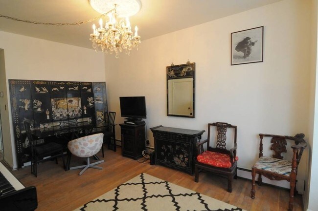 living room - 1712 Corcoran St NW