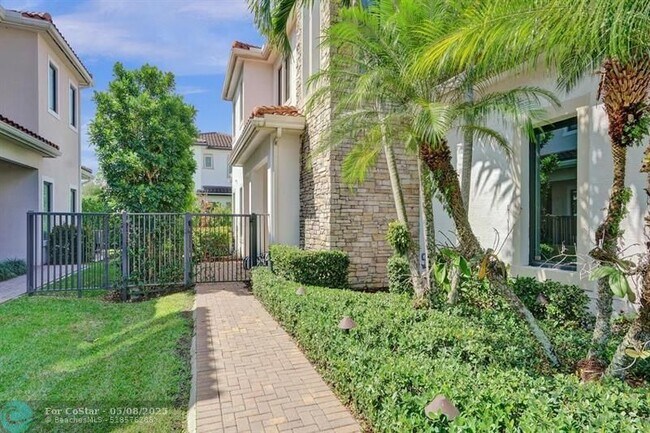 Foto del edificio - 3460 Emerson Ln