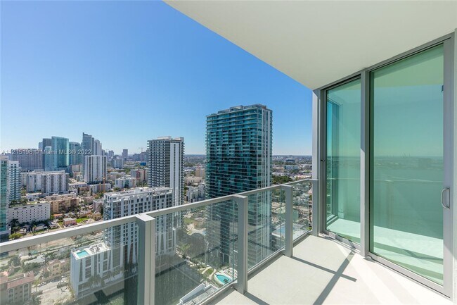 Foto del edificio - 2900 NE 7th Ave