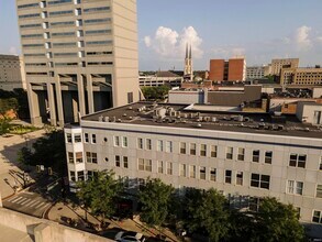 Building Photo - 113 W Wayne St