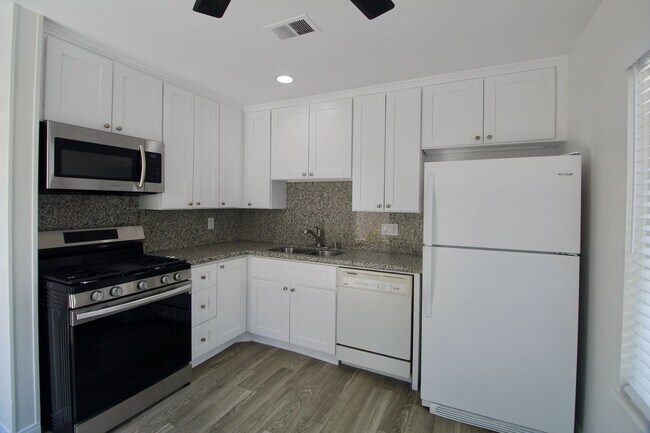 Foto del edificio - 8626 Summerdale Rd