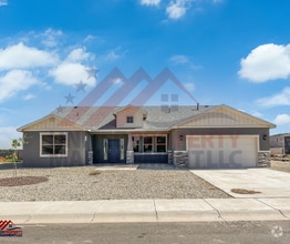 Building Photo - 3804 Saguaro Dr